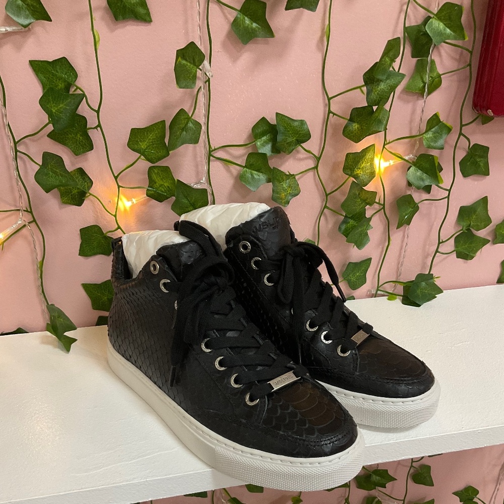 J/Slides Sneakers